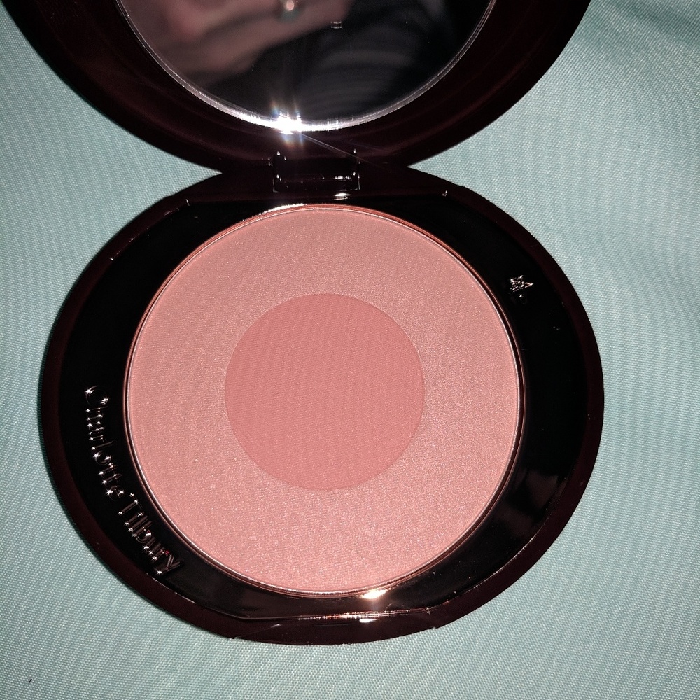 Charlotte Tilbury cheek to chic blusher